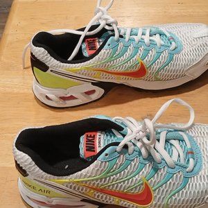 Nike air maxes